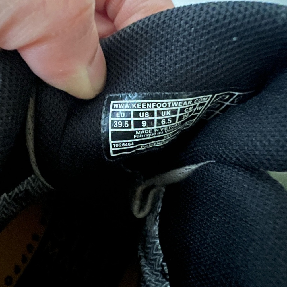 KEEN women’s  Olive Hiking Boots - Picture 9 of 9